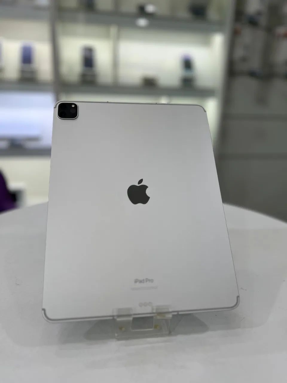 iPad Pro M2 6 Geração Wi-Fi + Cell 12.9 Polegadas 1TB - Magic Keyboard 12.9 - Seminovo   - Foto 2