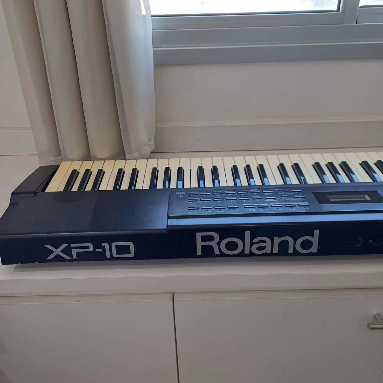 Teclado Roland XP-10 Multitimbral Synthesizer - Instrumentos