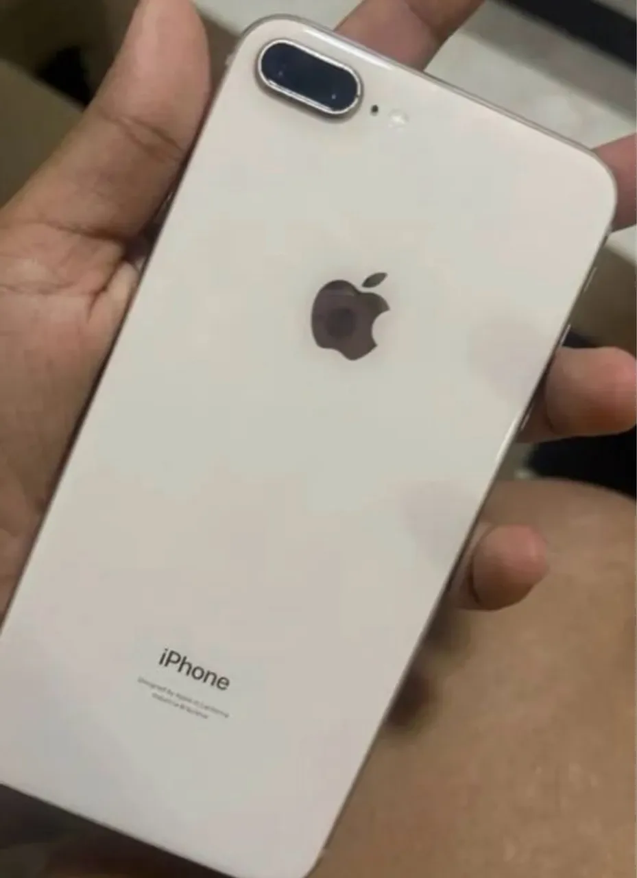 iPhone 8 Plus, bateria 100%.. todo original ainda vai com a caixa