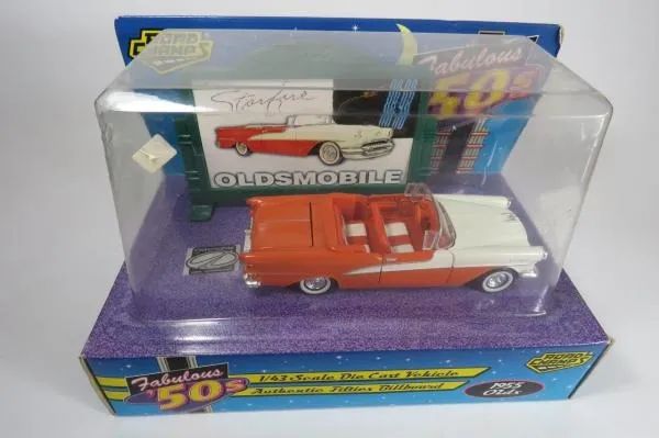 Miniatura do OLDSMOBILE 1955 - Escala 1:43, na luxuosa embalagem - Road Champs - Foto 2