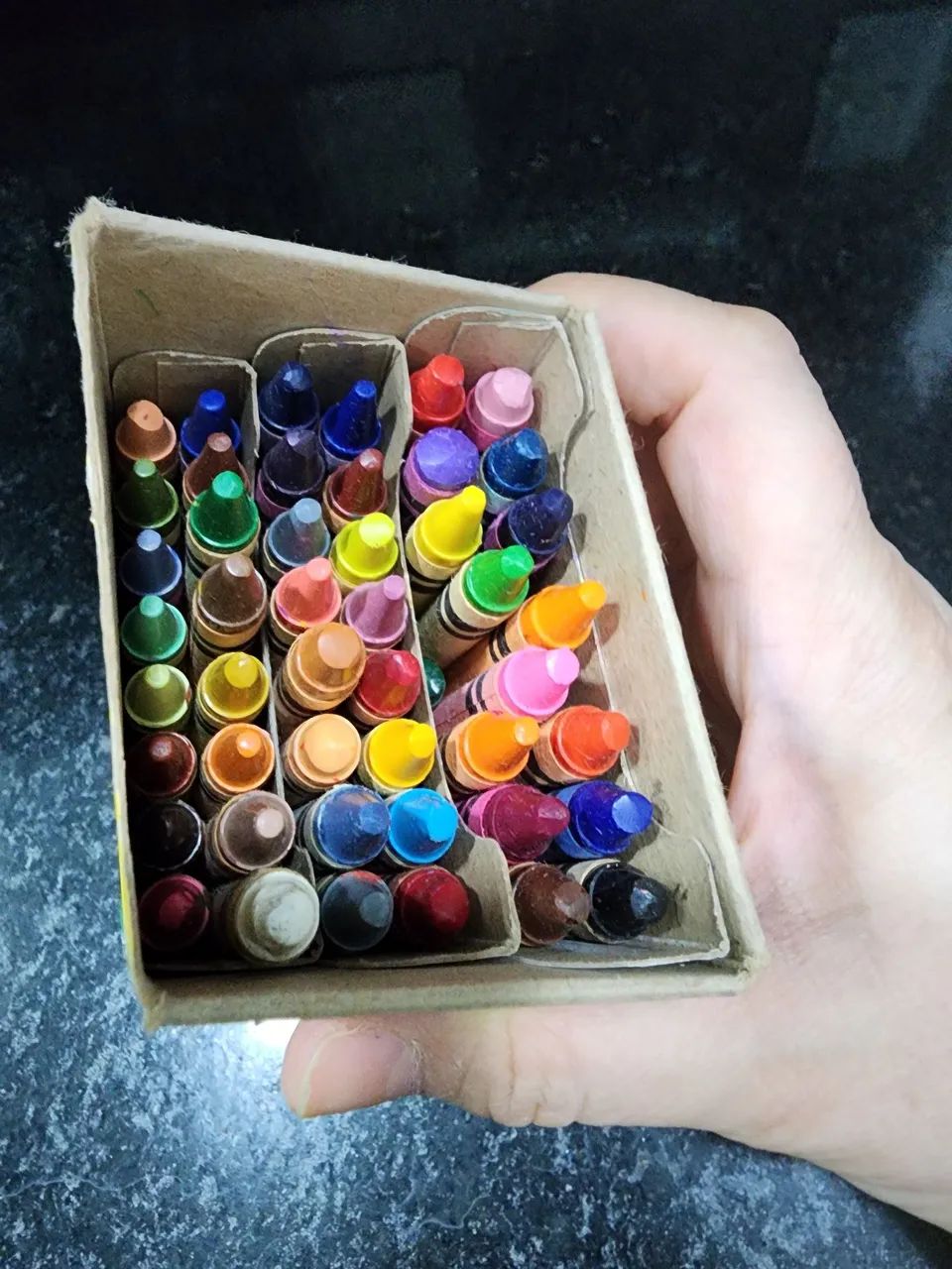 Caixa 48 cores de Giz de Cera Crayola   - Foto 2