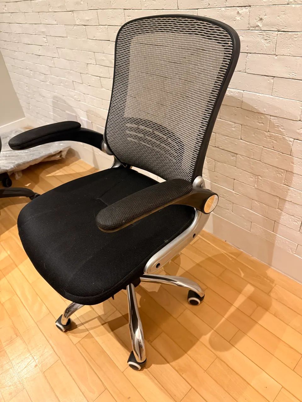 Cadeira Escritório Preta Ajustável e Confortável - Foto 4