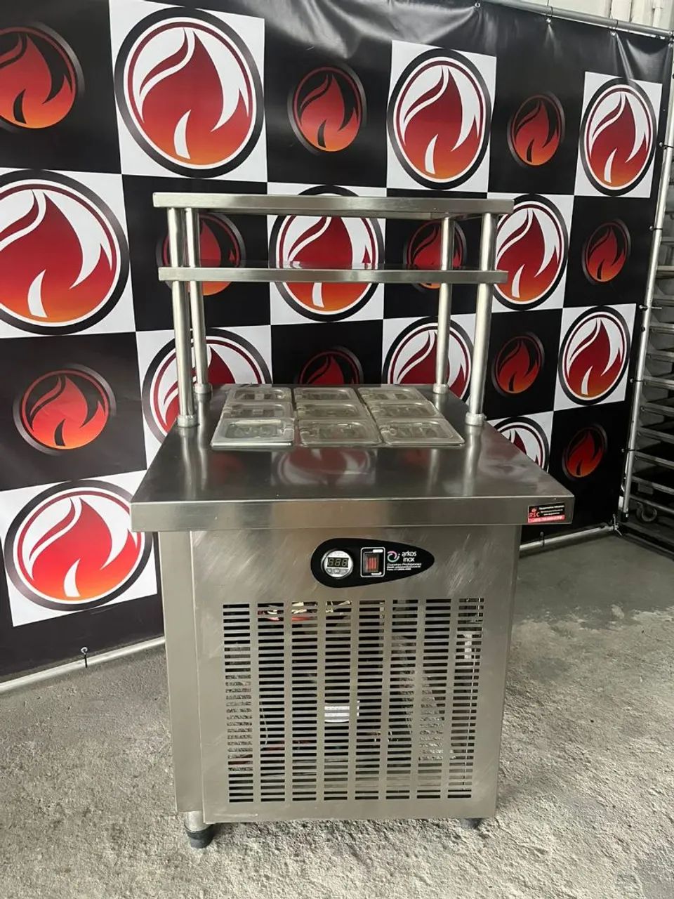 Balcão  condimentadora  refrigerada  220 volts acompanha as 6 cubas