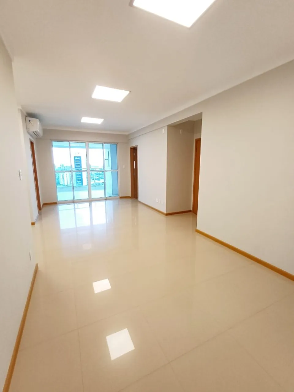 Alugo apartamento com 3 suítes - 157m²
