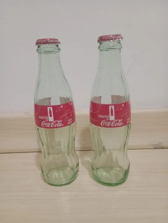 Kit com 2 garrafas World of Coca-Cola