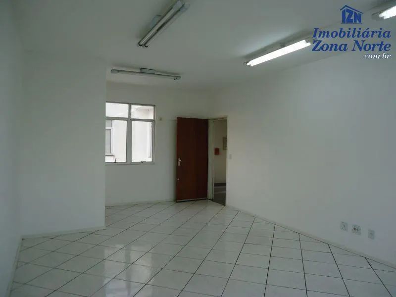 Sala comercial bem iluminada, com banheiro privativo, aprox.30m². No 5º andar, frente, ens - Foto 5