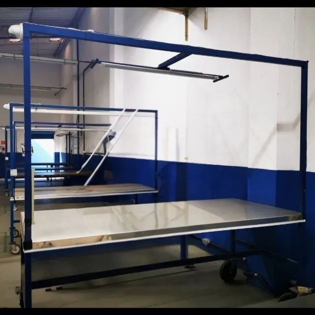 Bancada Industrial C/ Rodízios/Iluminação/tomada/fiação 2,5m X 2,45m X 1m - Foto 2
