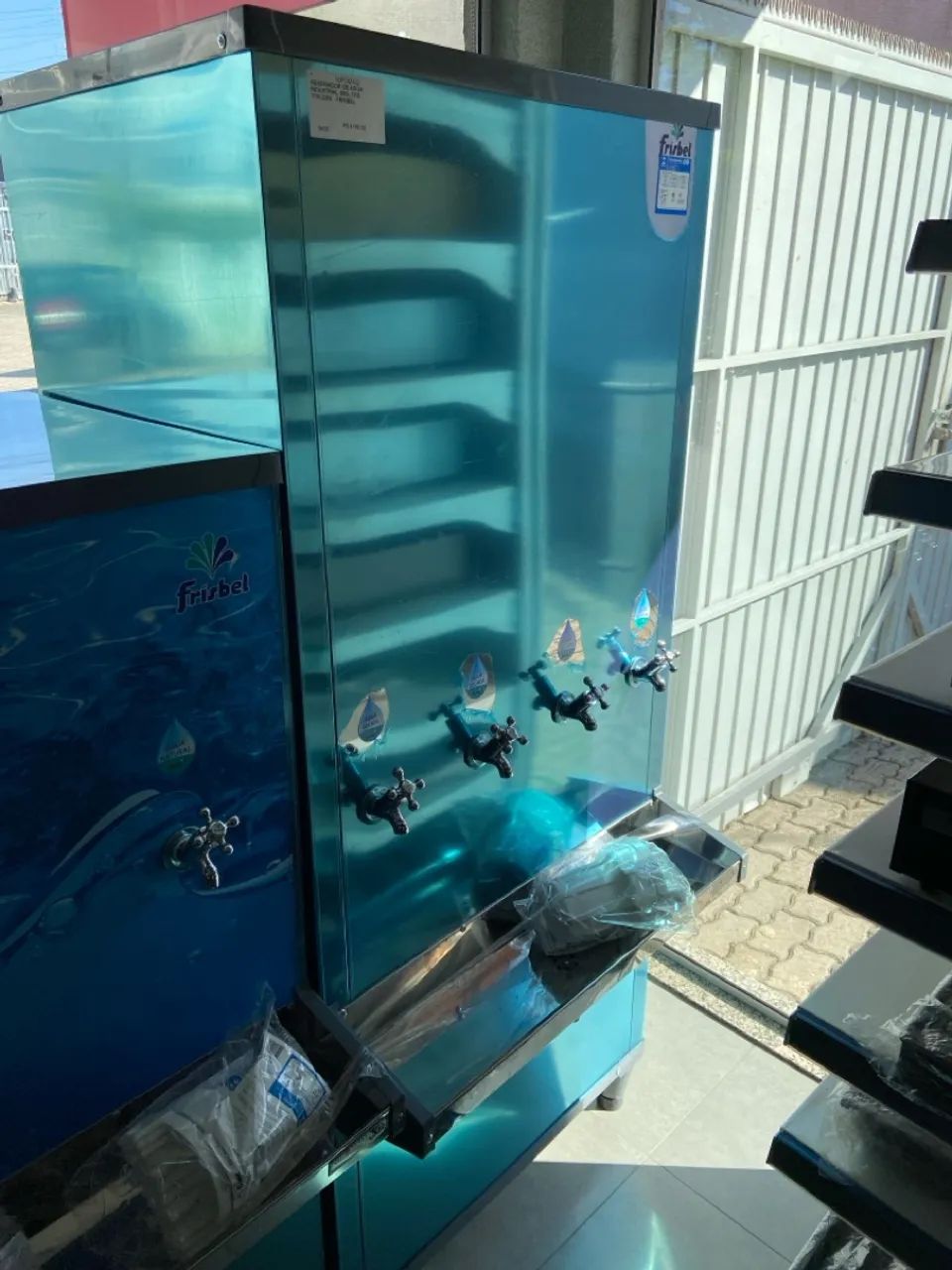 RESFRIADOR DE ÁGUA INDUSTRIAL 200L 3TG 1TN - FRISBEL   - Foto 4