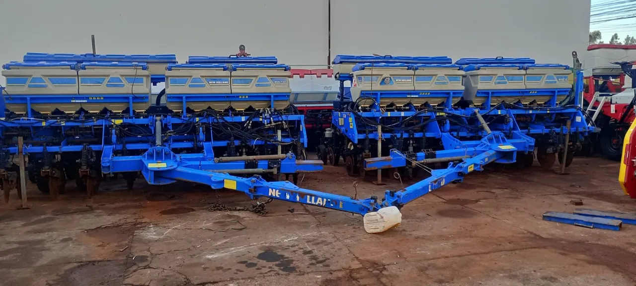 Plantadeira New Holland, Modelo Solt, 9 linhas de 50, no tandem 18 linhas de 50, Ano 2014.