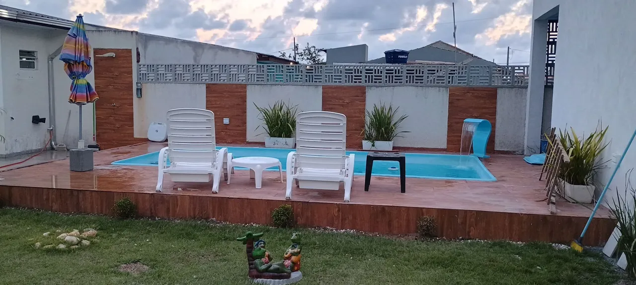 Casa com piscina em praia de leste