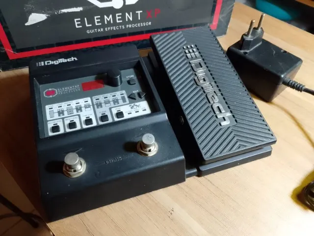 Pedaleira guitarra Digitech Element XP usada e na caixa original