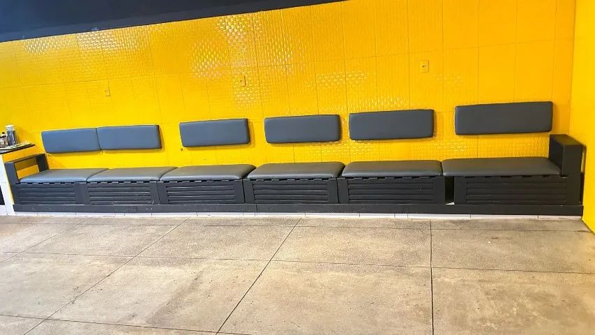 Sofa de pallet com assento e encosto