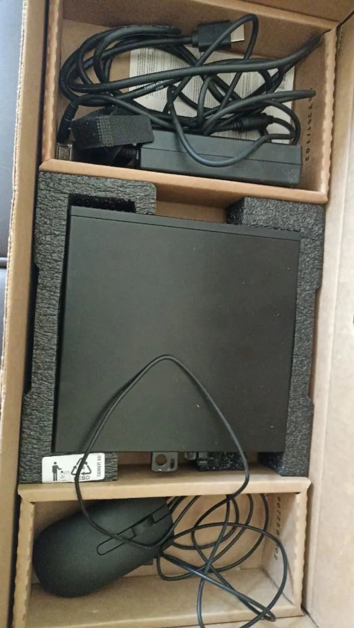 Dell Optilex Micro 7020 CPU + Keyboard and Mouse64520770160898122