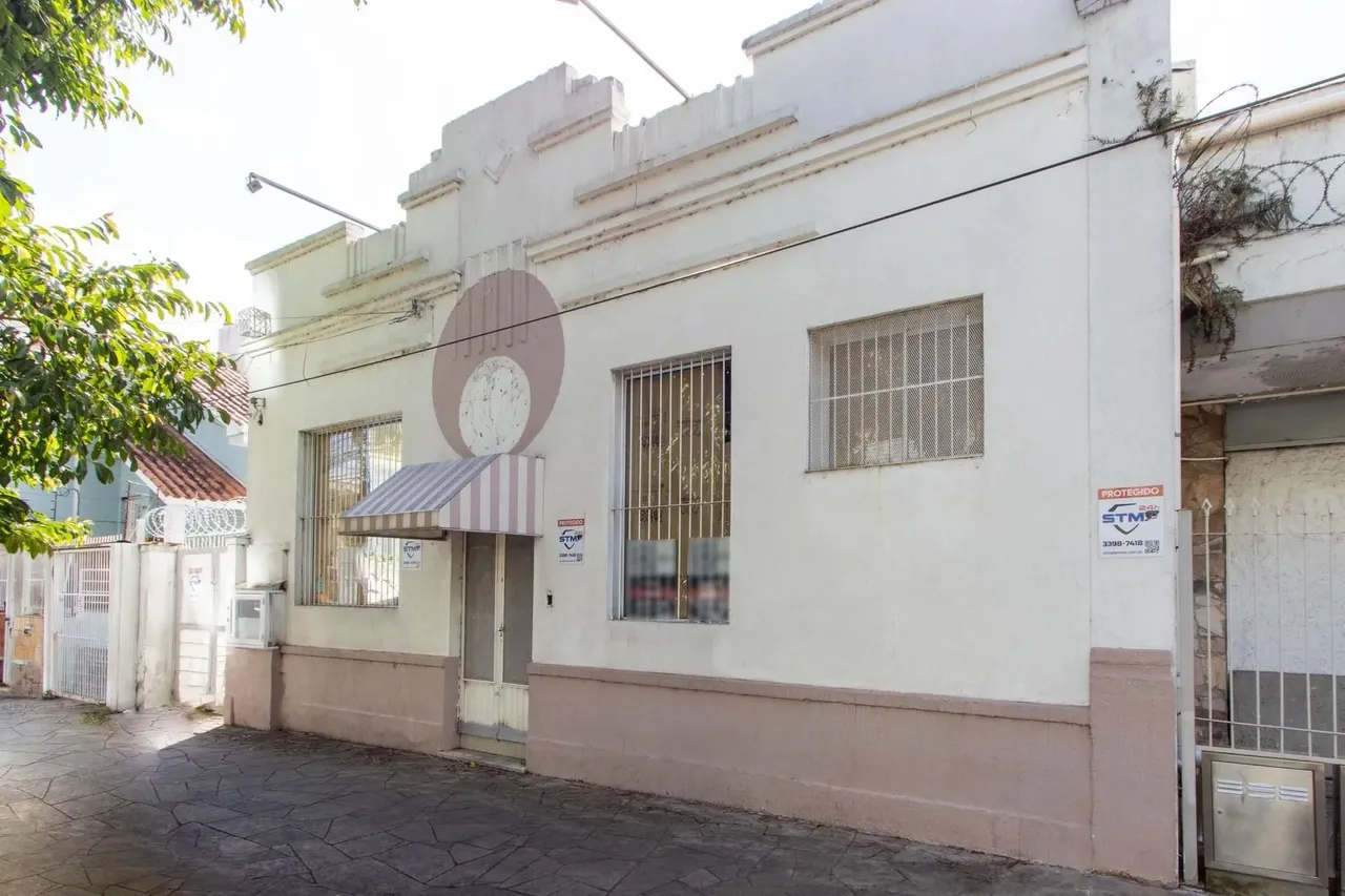 Casa comercial com aproximadamente 157m² privativos