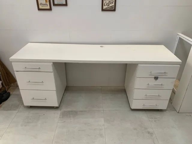 MDF COUNTERTOP WITH 7 DRAWERS AND CASTERS