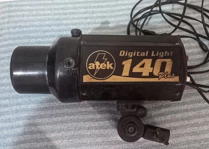 Atek Flash System - Digital Light Atek 140 Plus (Negociável)