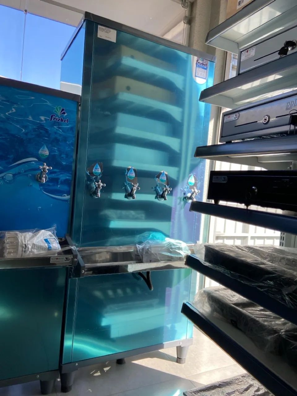 RESFRIADOR DE ÁGUA INDUSTRIAL 200L 3TG 1TN - FRISBEL   - Foto 3