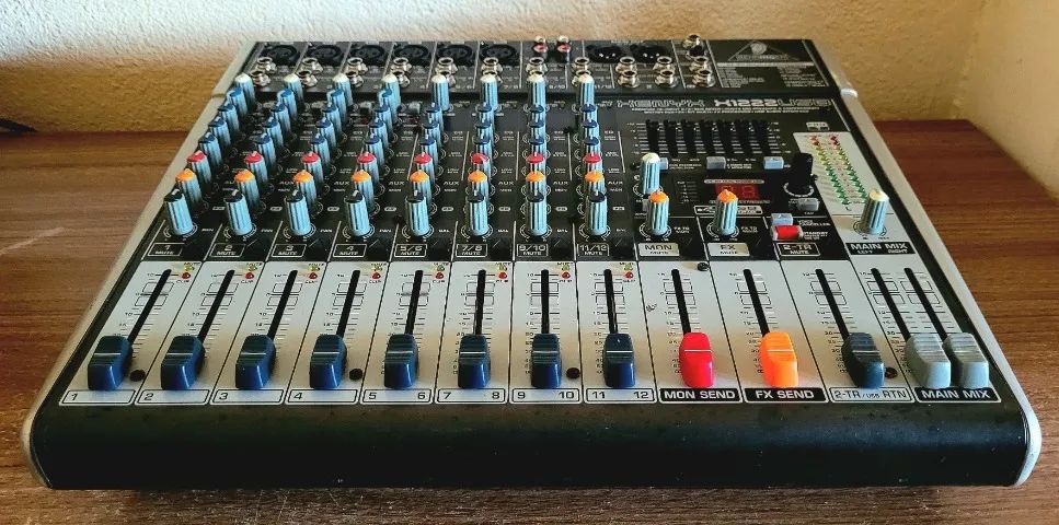 Console Mixer Mesa De Som Behringer Xenyx X1222USB - Foto 4