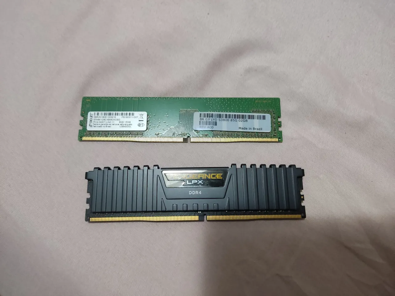 Memória RAM DDR4 16GB (2x8GB) 2400Mhz, CL16