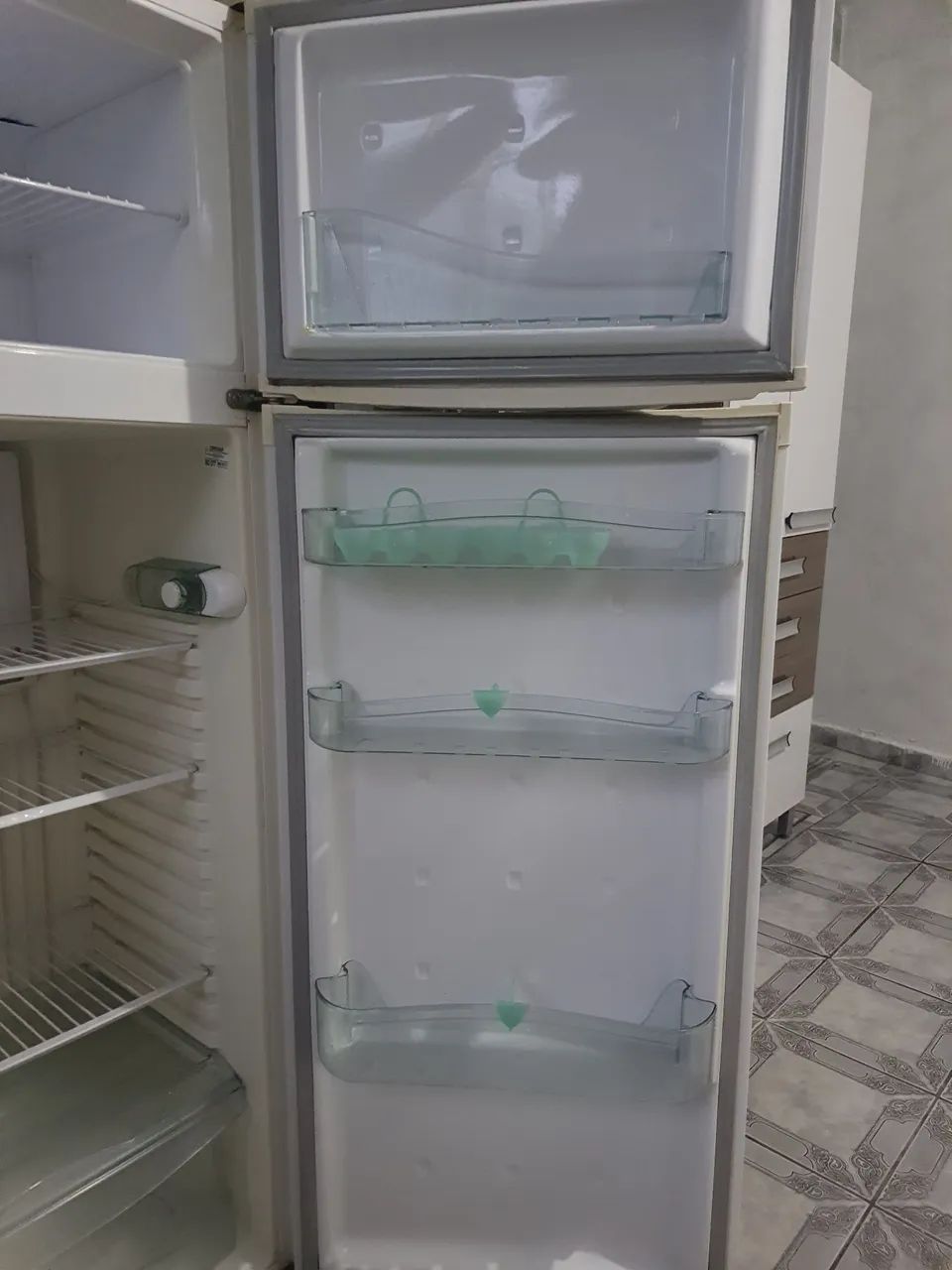 Geladeira e sofá  - Foto 3