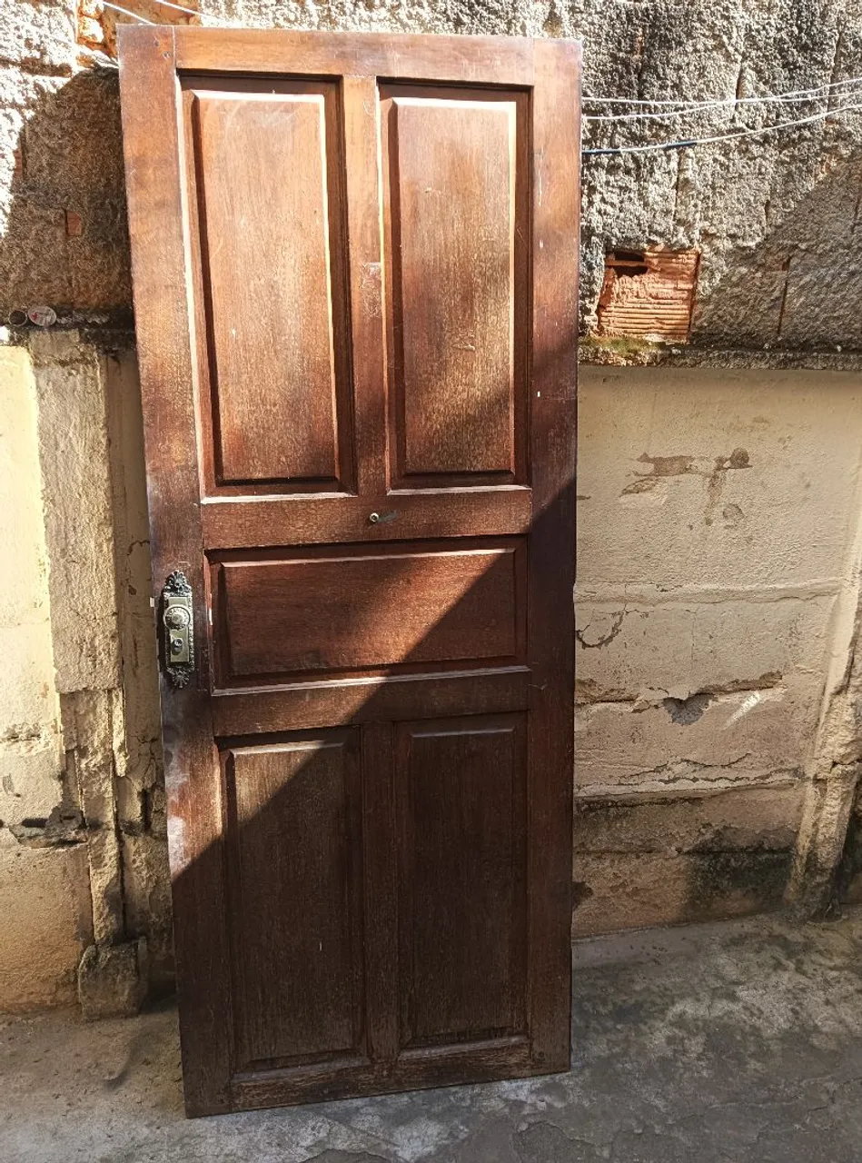 Porta de Madeira Parajú com fechadura e chave