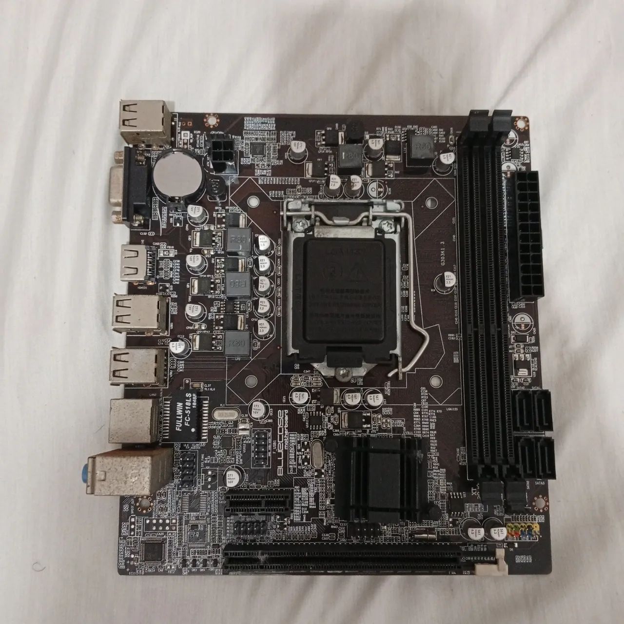 Placa-Mãe Bluecase H81 Intel LGA1150 para conserto ou retirar peça