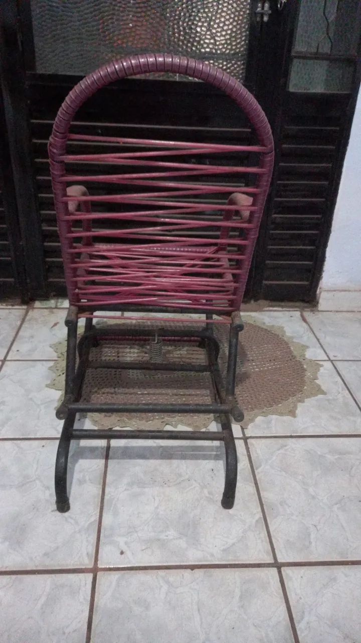 Cadeira de balanço infantil retrô