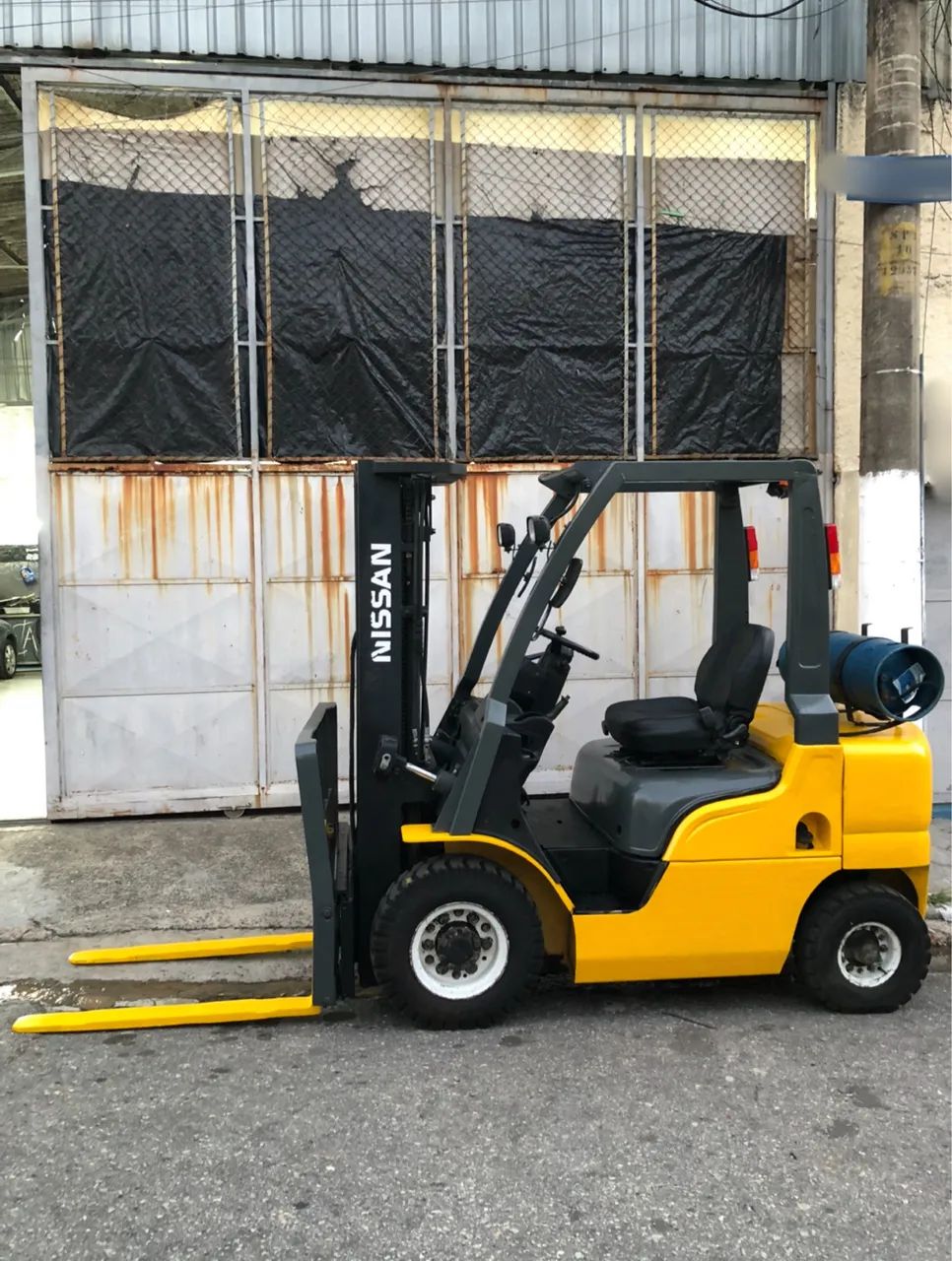 Empilhadeira Nissan a Glp cap. nominal de2500kg - Foto 4