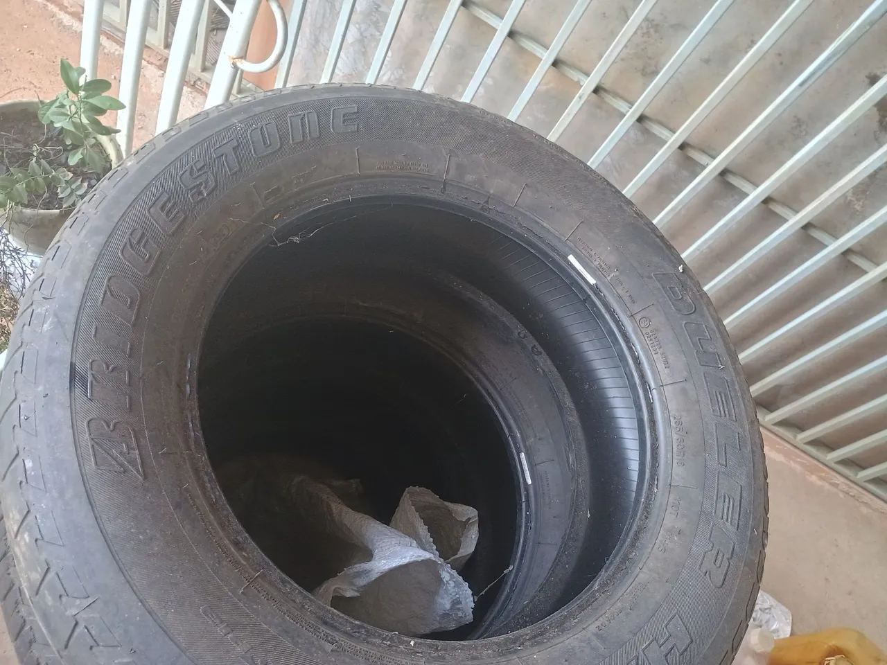 Vendo ou troco 4 pneus 850