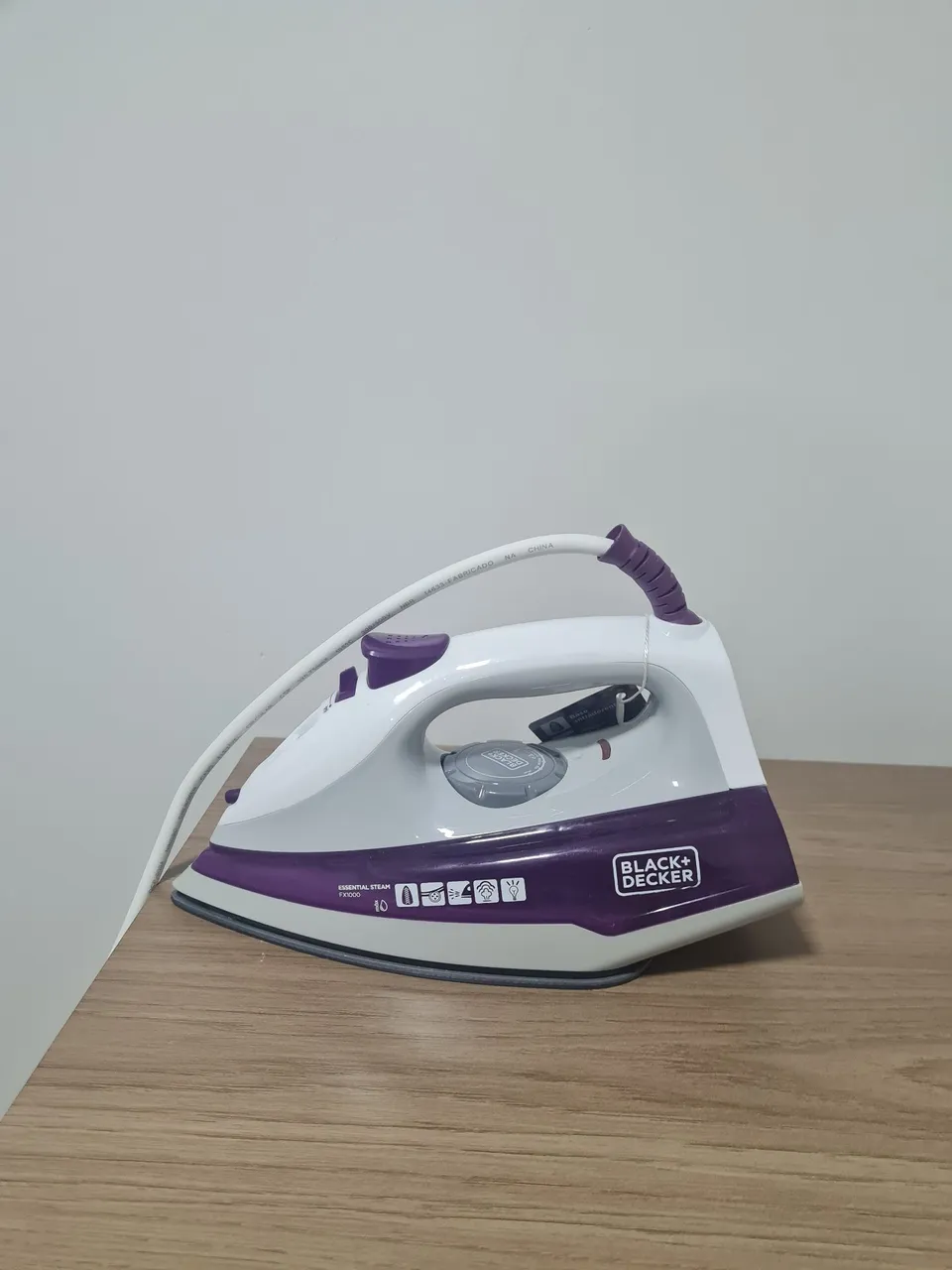 Ferro de Passar Roupa Black+Decker Essential Steam