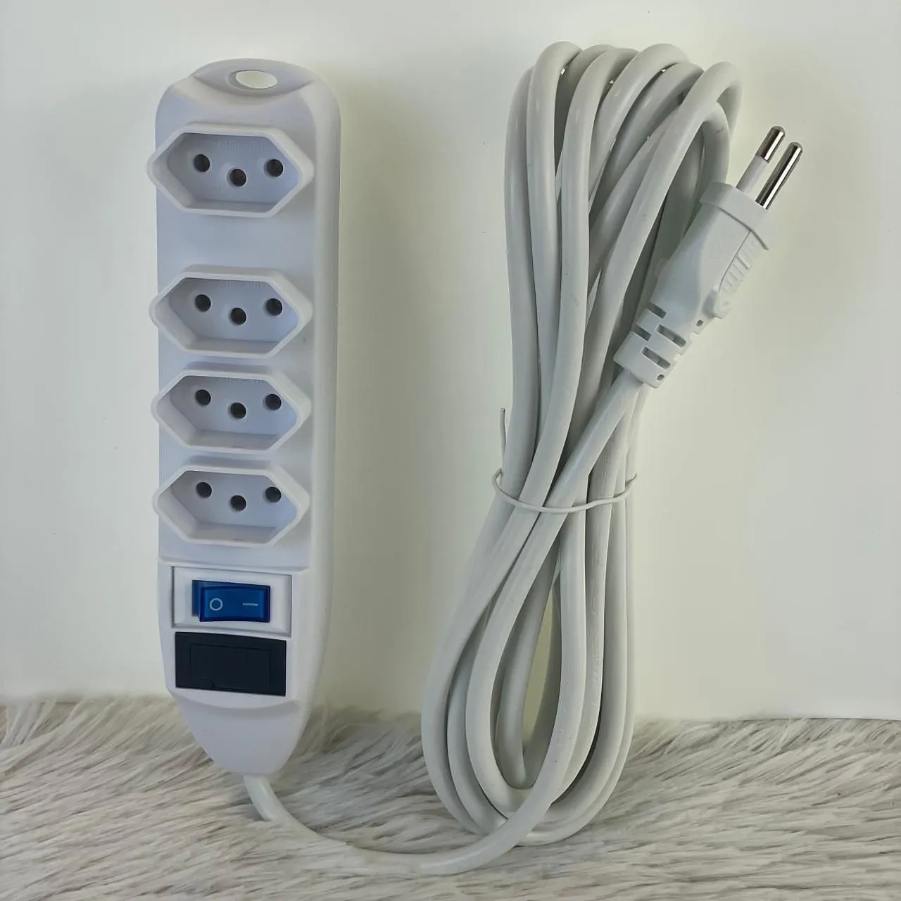 Extensão Elétrica Inteligente - 4 Tomadas e Interruptor