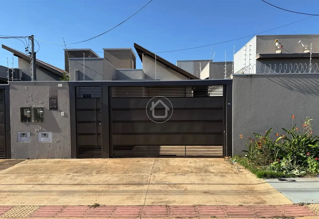 CASA COM 2 DORMITÓRIO SENDO UMA SUÍTE