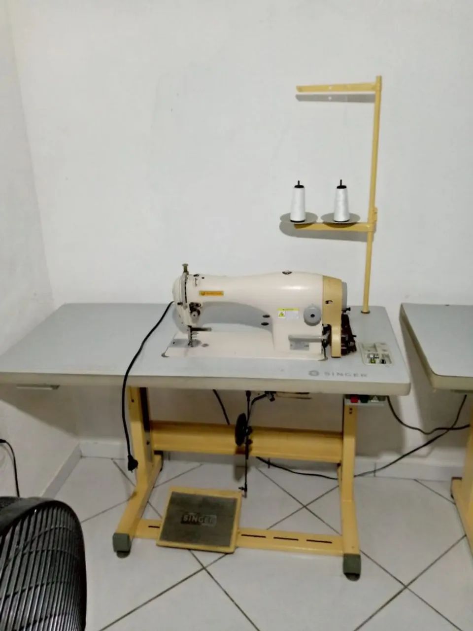 Máquina de Costura reta Industrial Singer - Foto 4