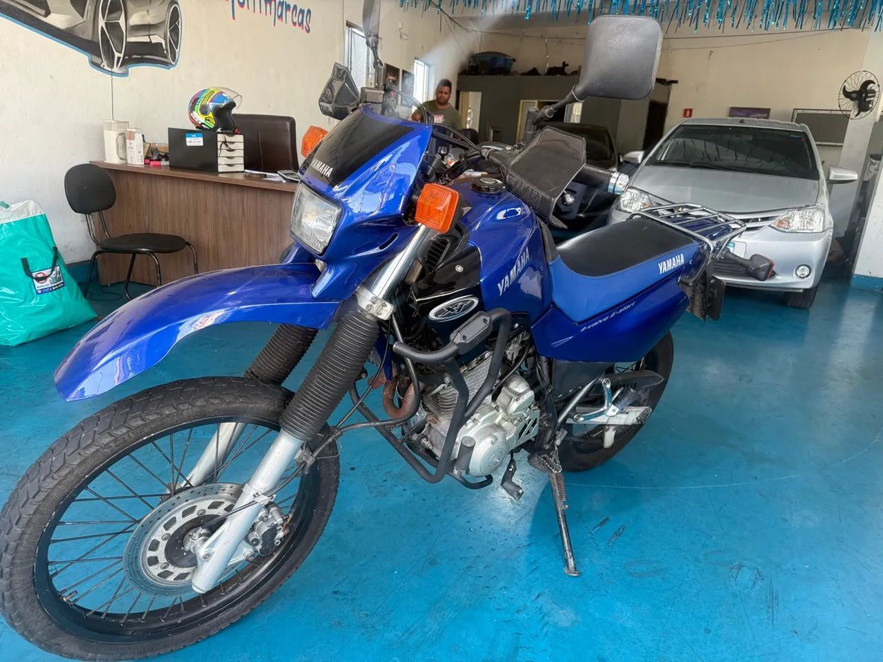 Vendo ou troco xt 600 azul muito nova reliquia