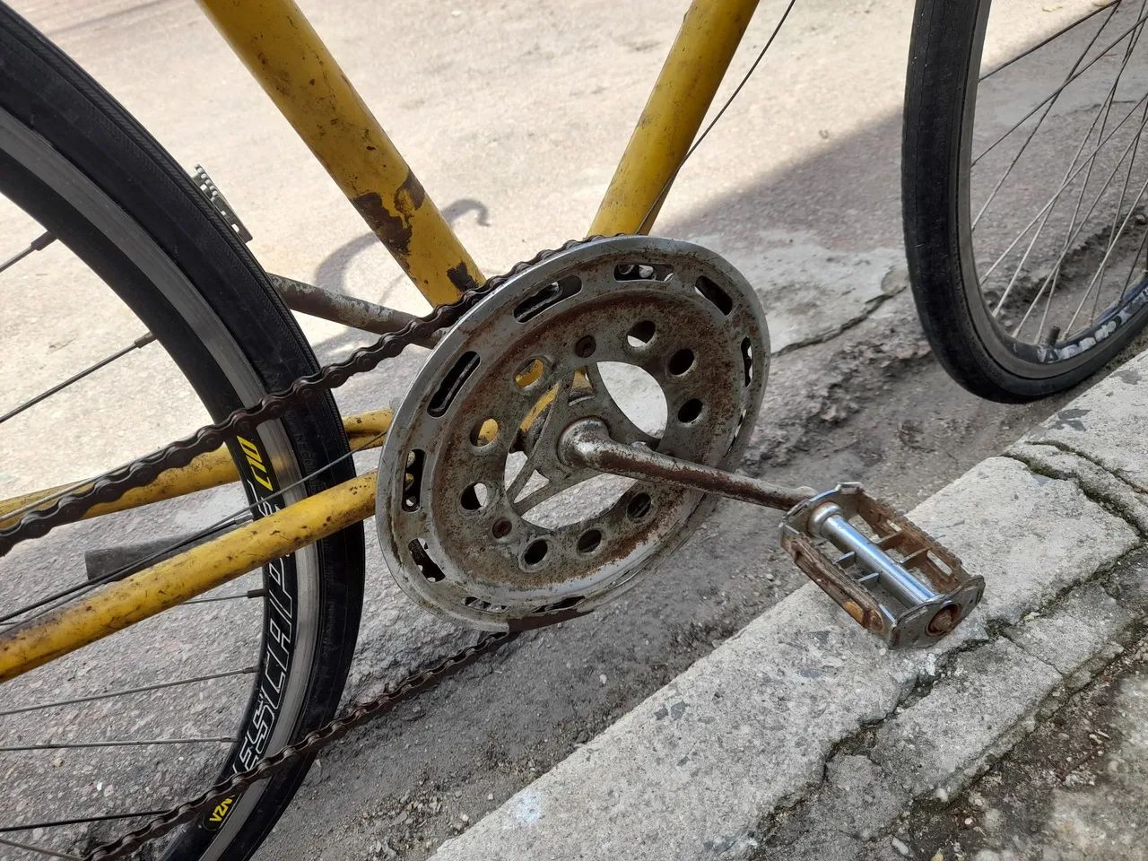 Bicicleta de estrada amarela - Foto 5