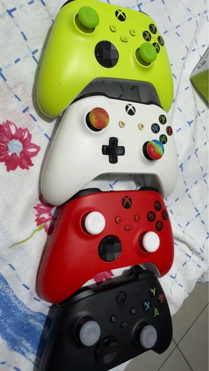 Par de grip de silicone para controles (Xbox 360, Xbox One, Xbox S/X, PS3, PS4, PS5) - Foto 2