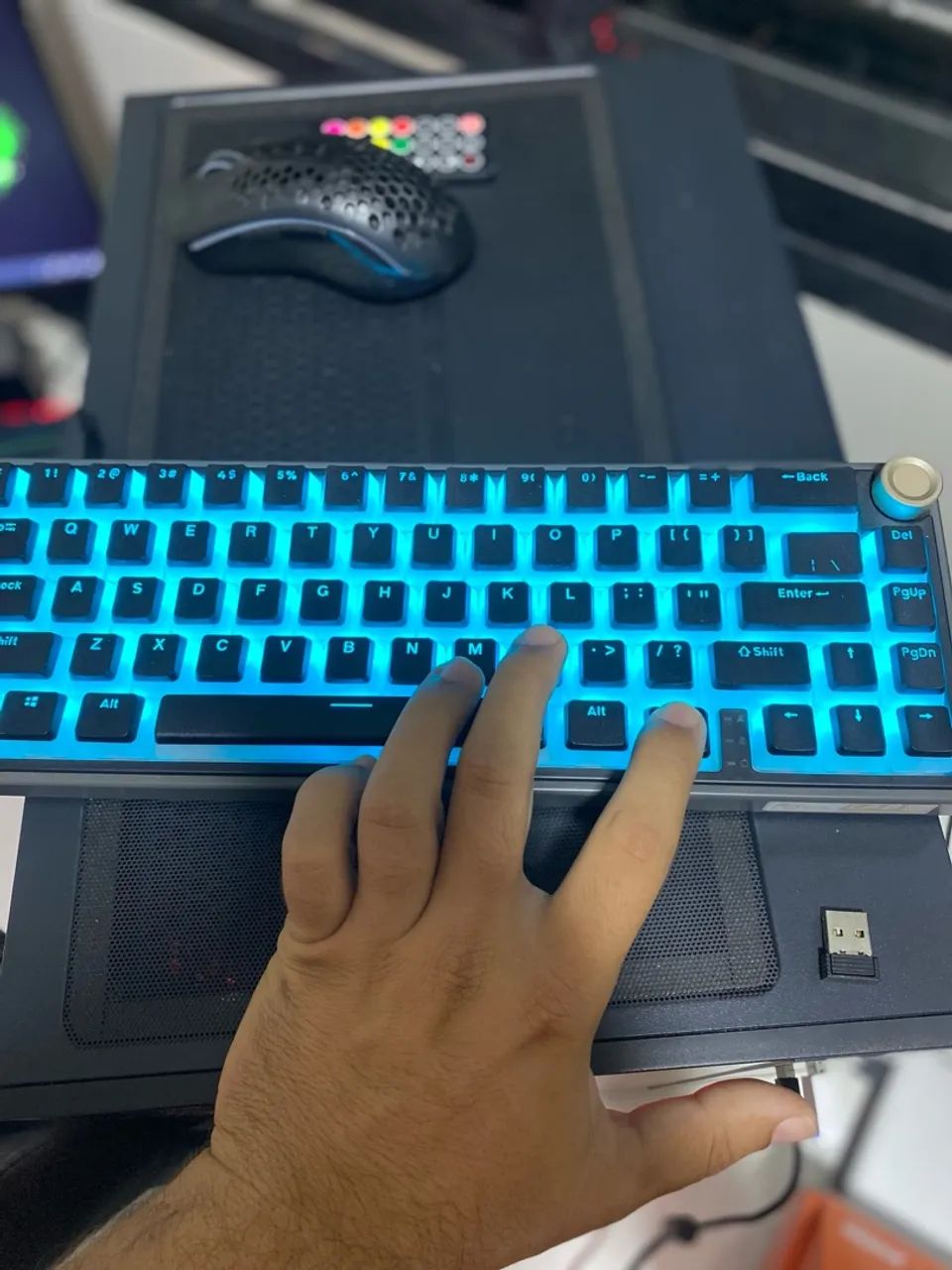 Teclado Mecânico Royal Kludge R65 65% RGB Switch Chartreuse Espanhol - Foto 4
