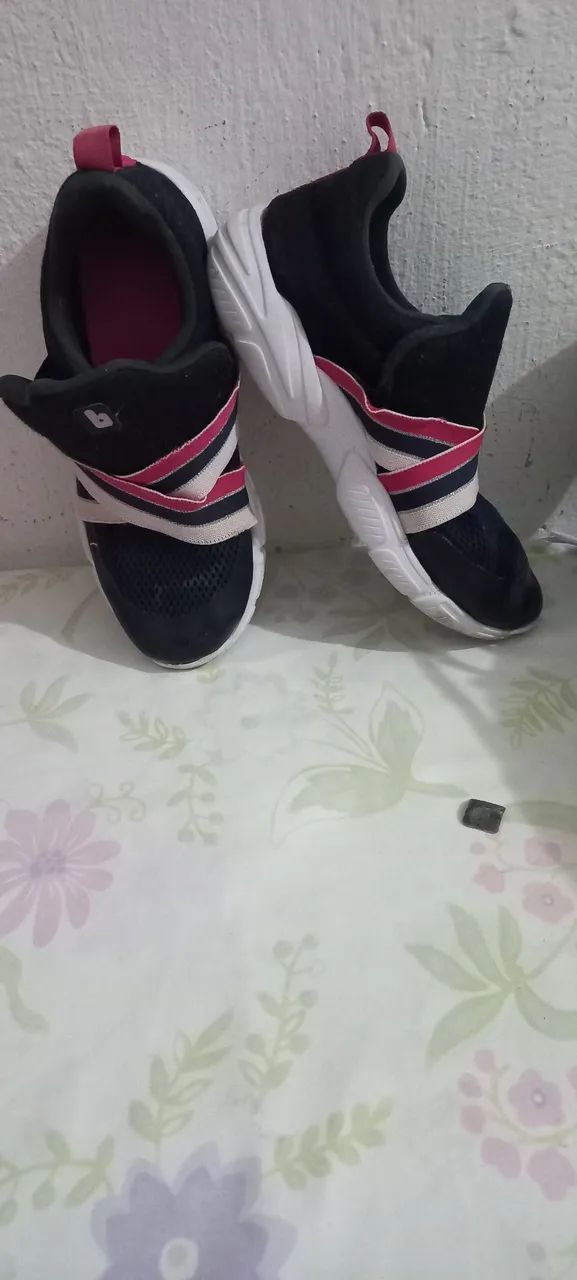 Tênis Bibi azul marinho com detalhes rosa n° 36 em perfeito estado - Main Image