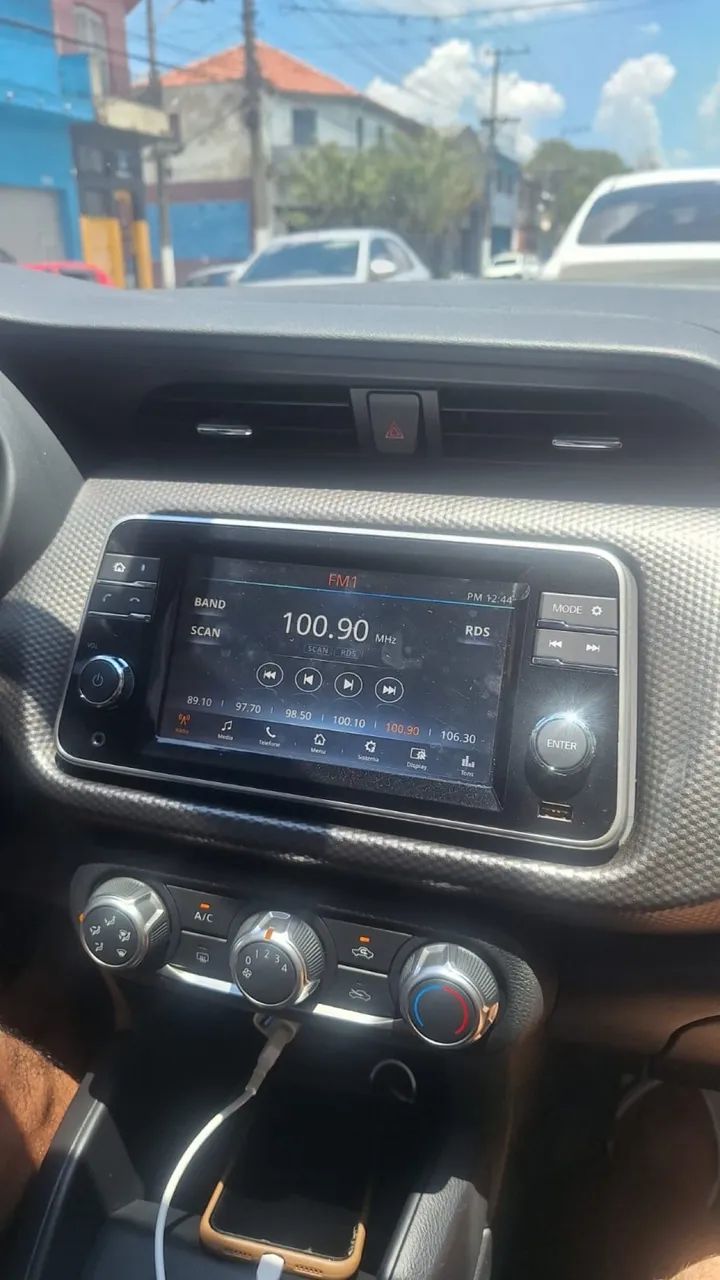 Multimídia original do Kicks 2025! Com película, um mês de uso.