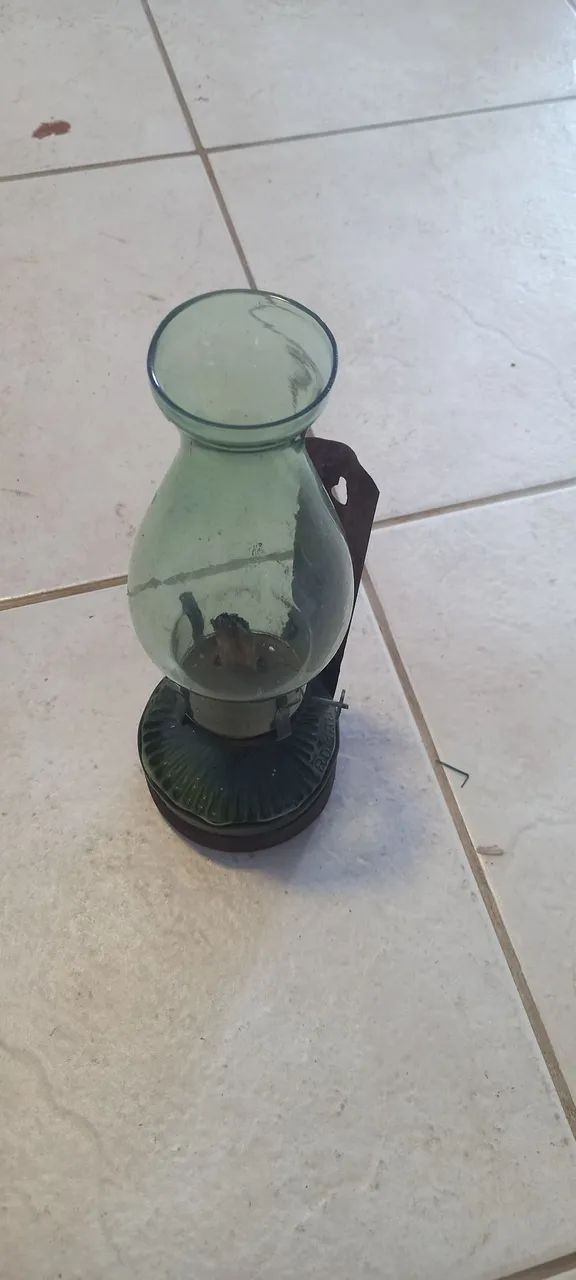 Lampião a querosene antigo