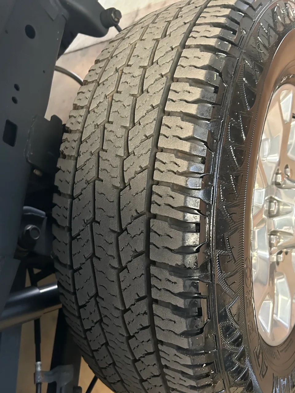 Pneu original da Dog ram 275/7018 nexen  - Foto 3