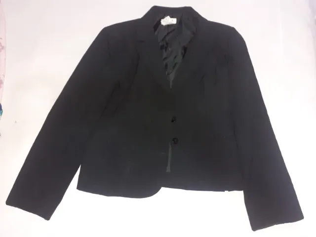 Blazer bem estruturado - preto- nunca usado - n°38/40 - R$35,00.....