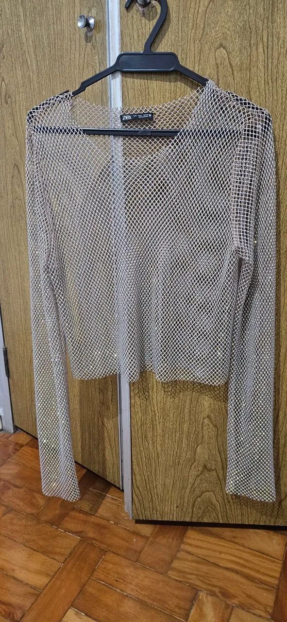 Blusa de Tela com Pedrarias ? Zara