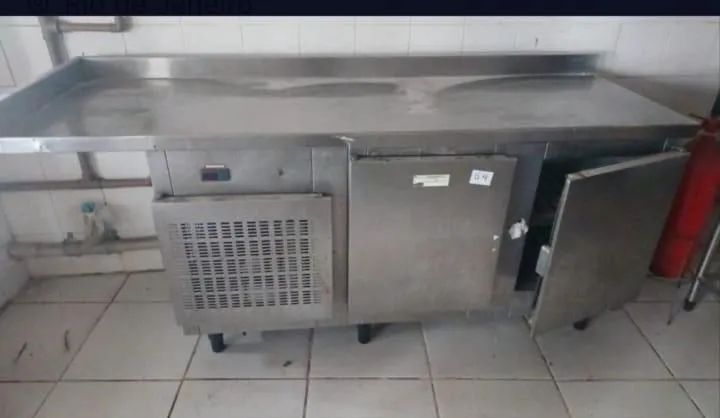 Vendo balcão refrigerado de inox 