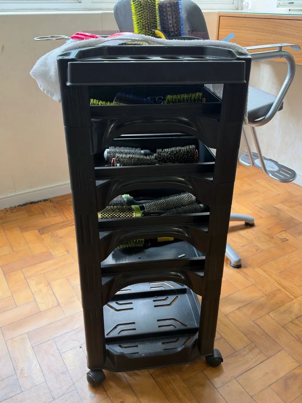 Vende-se móveis para salão de cabeleireiros 