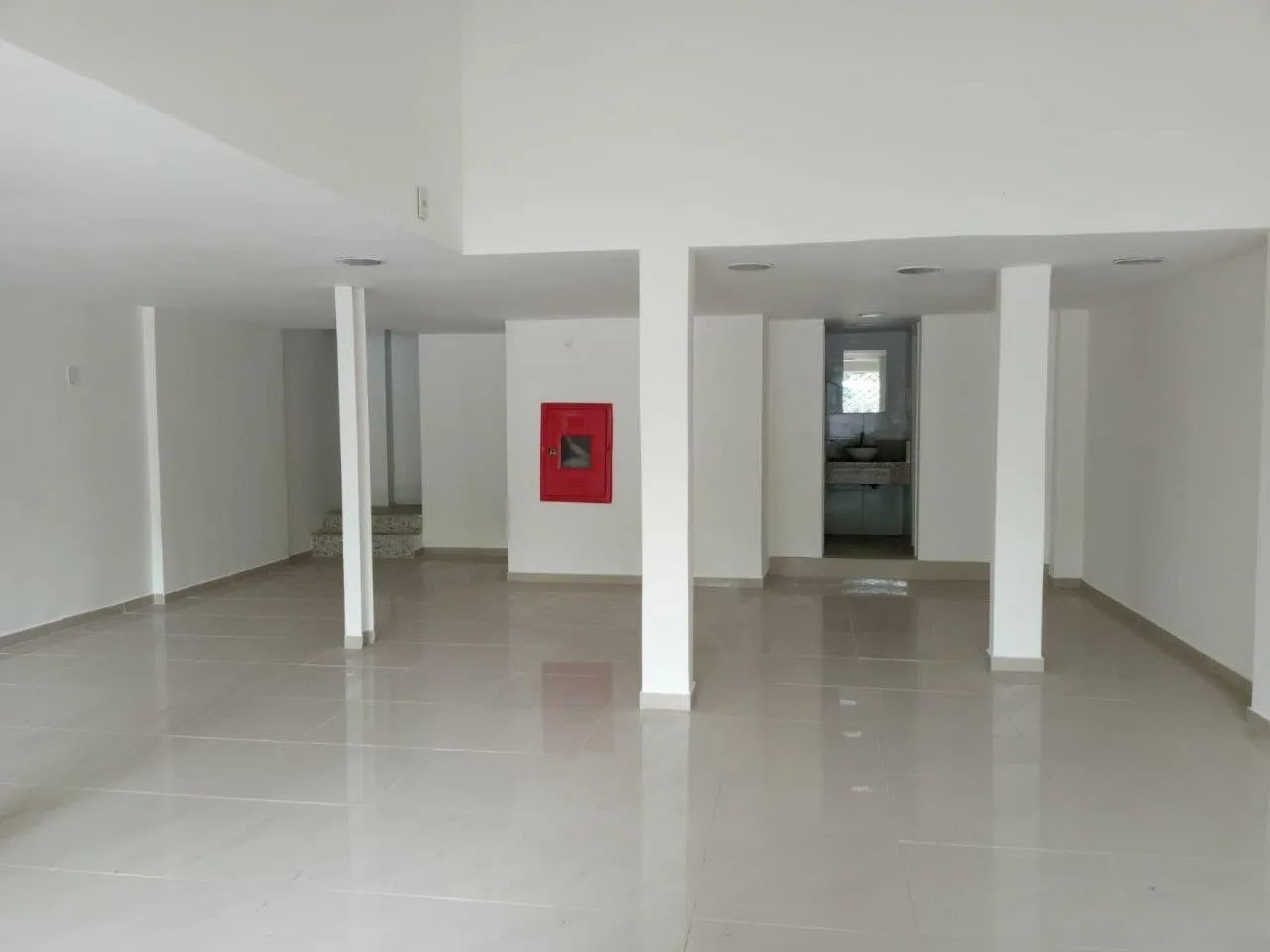 LOJA COM PORTA PRA RUA NA AV. MARECHAL CÂMARA NO CENTRO DO RIO