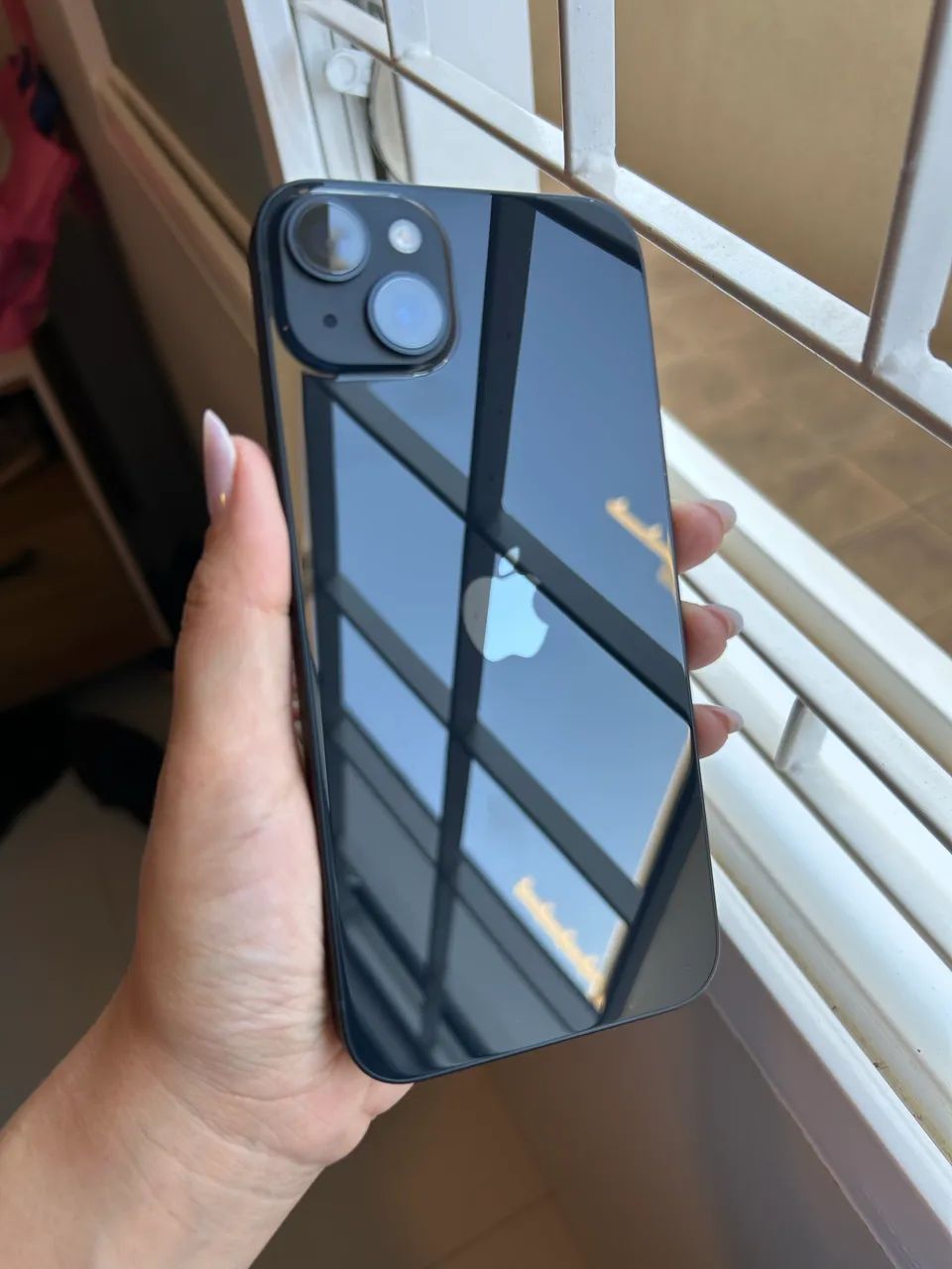 DOIS iPhones 14 plus (branco e preto) - Foto 4