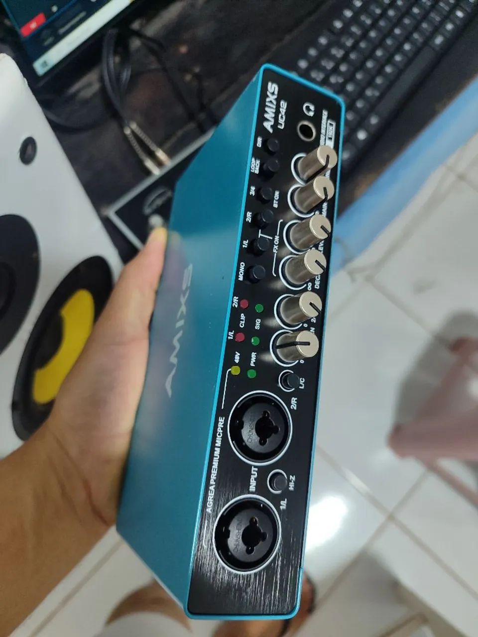 Interface de áudio AMIXS UC42
