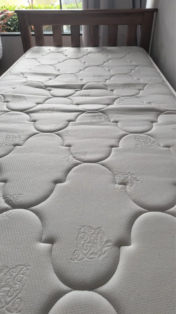     DESAPEGO: CAMA SOLTEIRO MADEIRA MACIÇA + COLCHÃO
