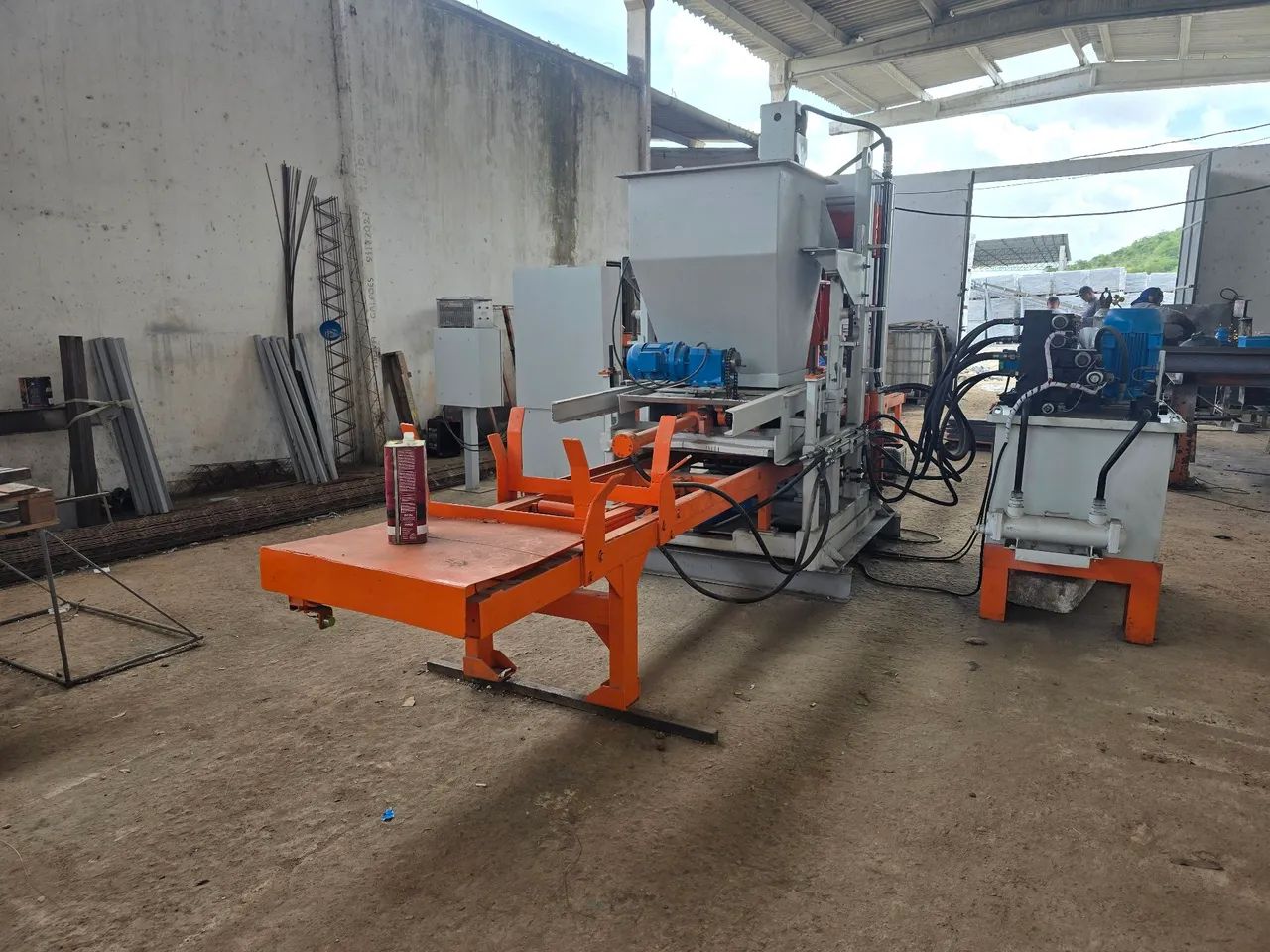 Máquina de fabricação de pisos intertravados MB4 automática reformada - Foto 3